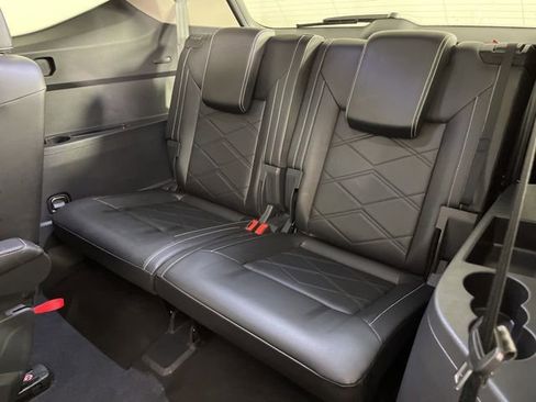 Used 2024 Volkswagen Atlas SE w/ Black Wheel Package image 48