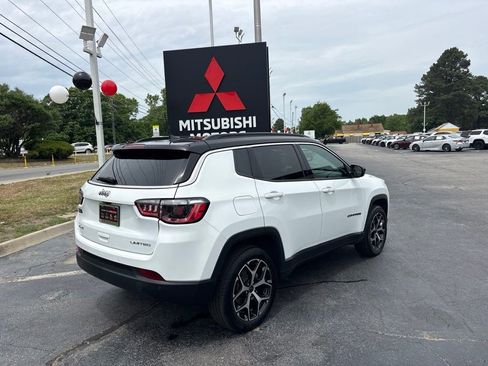 Used 2025 Jeep Compass Limited AWD/4WD image 3