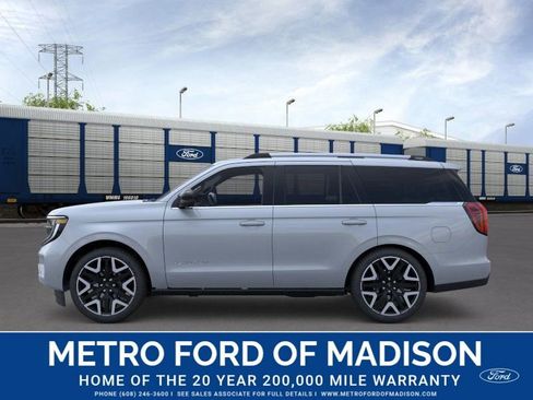 New 2026 Ford Expedition Platinum image 3