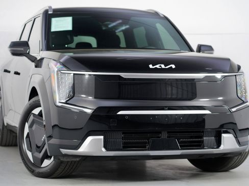 Used 2024 Kia EV9 Land image 4