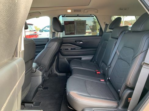 Used 2024 Nissan Pathfinder Platinum w/ Cargo Package image 25