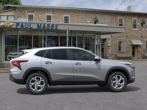 New 2026 Chevrolet Trax LS w/ LS Convenience Package FWD image 29