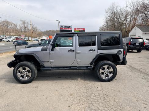 Used 2018 Jeep Wrangler Unlimited Sahara w/ Connectivity Group image 8