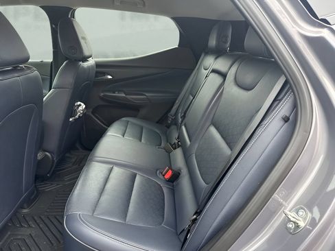 Used 2022 Chevrolet Bolt EUV LT w/ Convenience Package FWD image 9