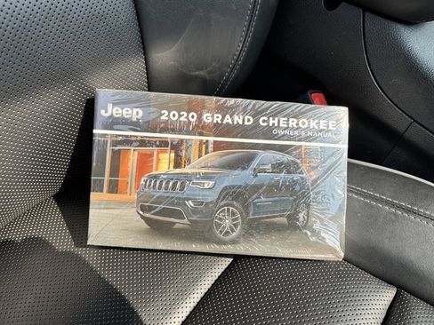 Used 2020 Jeep Grand Cherokee Overland AWD/4WD image 42