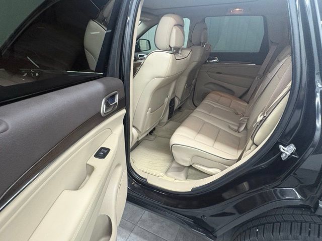 Used 2014 Jeep Grand Cherokee Overland w/ Advanced Technology Group AWD/4WD image 12