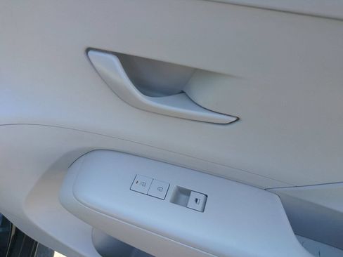 Used 2025 Hyundai Kona SEL FWD image 32