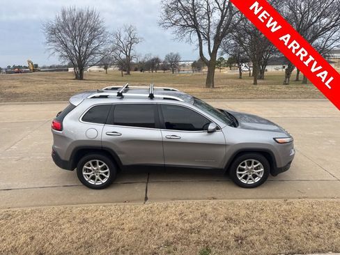 Used 2014 Jeep Cherokee Latitude w/ Comfort/Convenience Group image 2