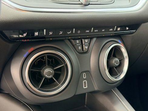 Used 2025 Chevrolet Blazer LT image 15