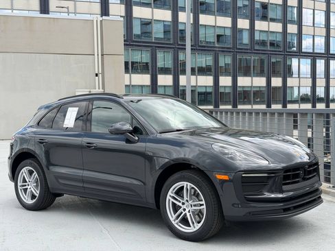 Certified 2026 Porsche Macan AWD/4WD image 9