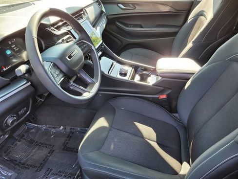 Used 2023 Jeep Grand Cherokee L Laredo image 12