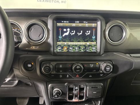 Used 2023 Jeep Wrangler Unlimited Sahara AWD/4WD image 15