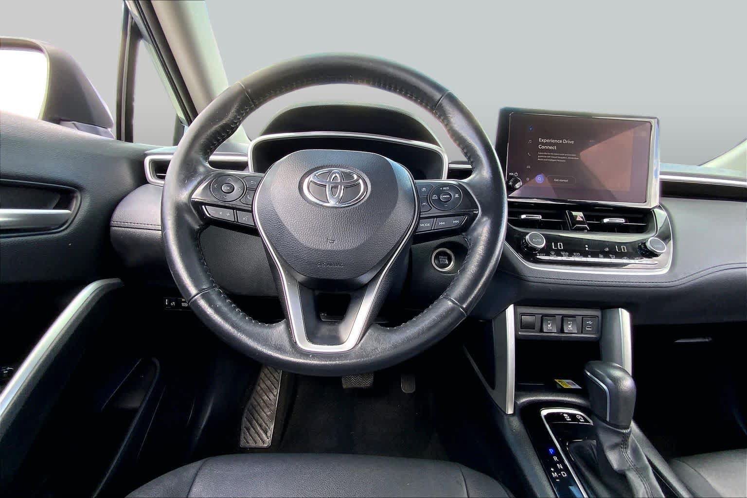 Used 2023 Toyota Corolla Cross XLE AWD/4WD image 6