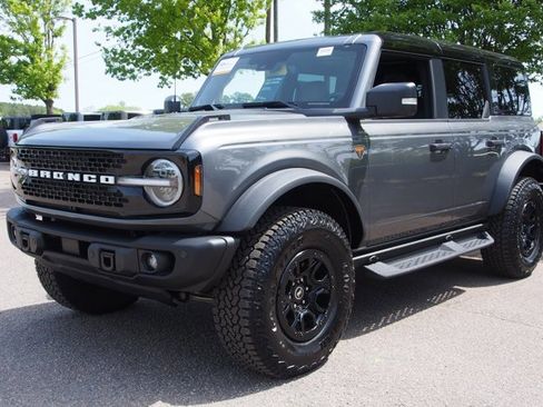 Certified 2025 Ford Bronco Badlands image 3