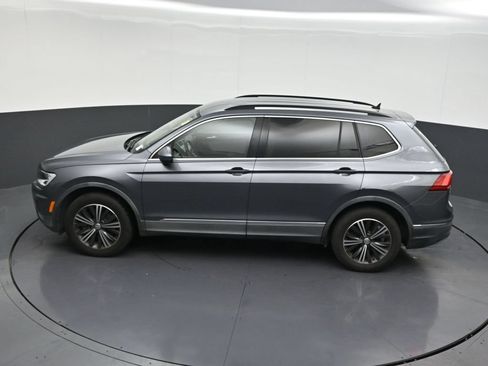 Used 2018 Volkswagen Tiguan SE w/ 18" Alloy Wheels Package FWD image 16