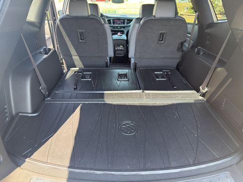 Used 2024 Buick Enclave Essence image 16