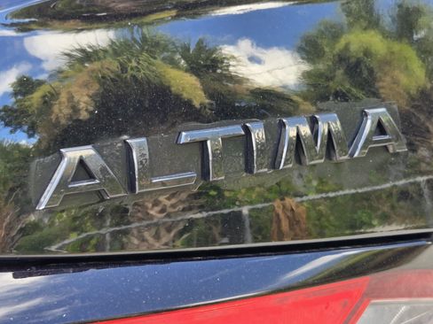Used 2023 Nissan Altima 2.5 SV FWD image 14