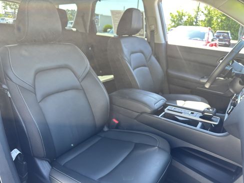 Used 2025 Nissan Pathfinder SL w/ Black Appearance Package FWD image 13