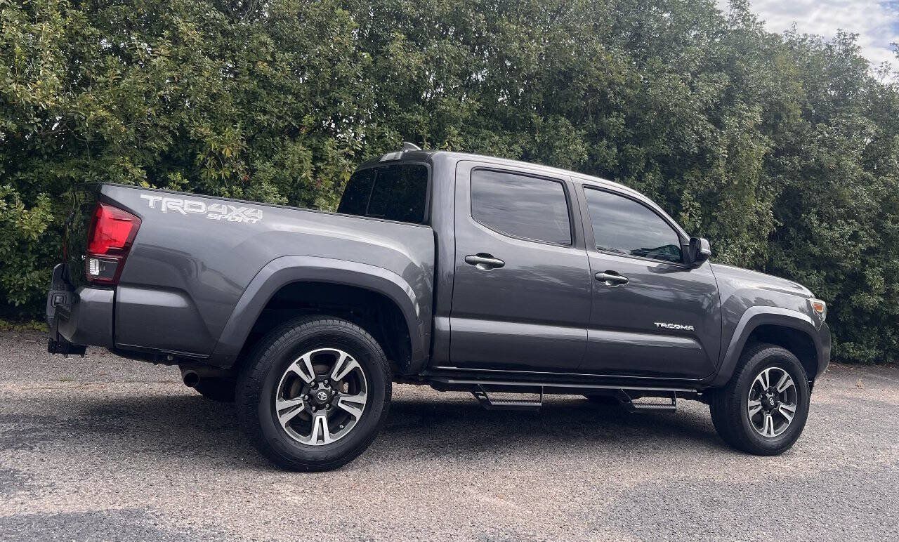 Used 2018 Toyota Tacoma TRD Sport AWD/4WD image 8