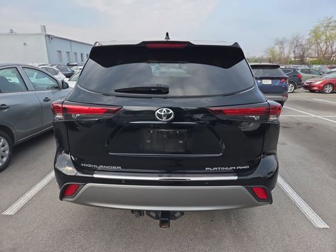 Used 2024 Toyota Highlander Platinum image 6