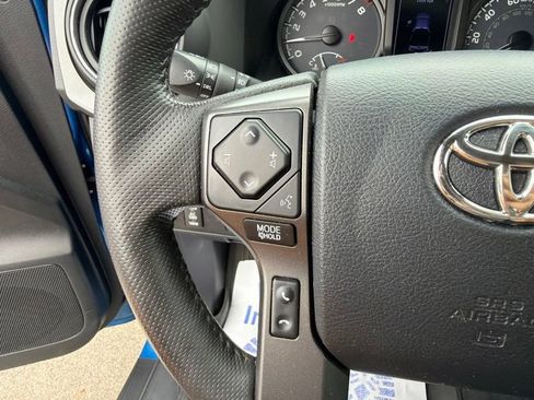 Used 2016 Toyota Tacoma TRD Sport w/ Towing Package AWD/4WD image 20