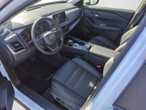 Certified 2025 Nissan Rogue SV w/ SV Premium Package image 11