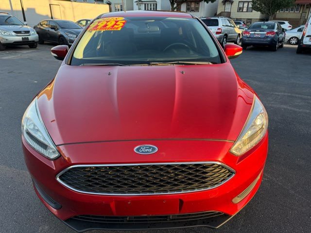 Used 2018 Ford Focus SE w/ Cold Weather Package FWD image 2