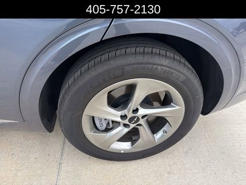 Certified 2026 Genesis GV70 2.5T Select image 8