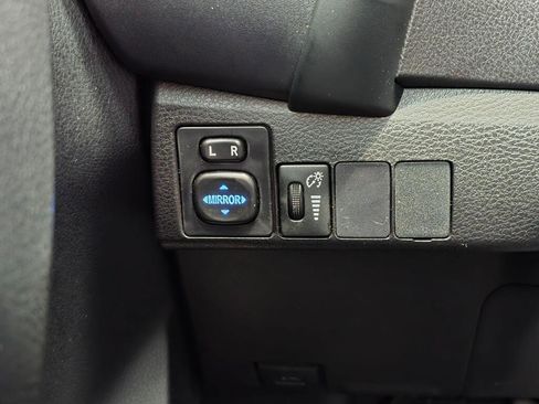 Used 2017 Toyota Corolla XLE w/ Carpet Mat Package (TMS) image 25