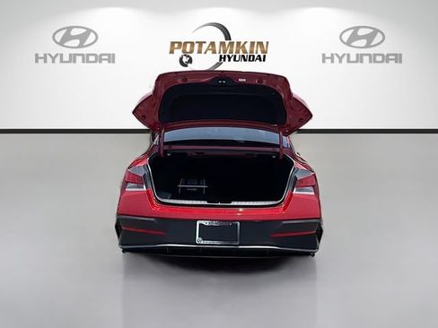 Used 2025 Hyundai Elantra SE w/ Cargo Package FWD image 24