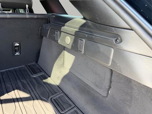 Used 2023 Land Rover Range Rover Velar R-Dynamic S image 35