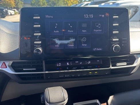 Used 2022 Toyota Sienna XLE image 26