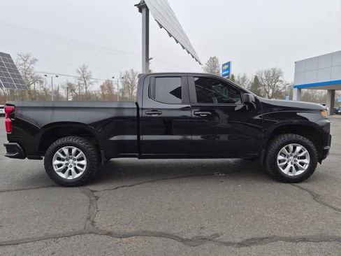 Used 2019 Chevrolet Silverado 1500 Custom w/ Custom Value Package image 4