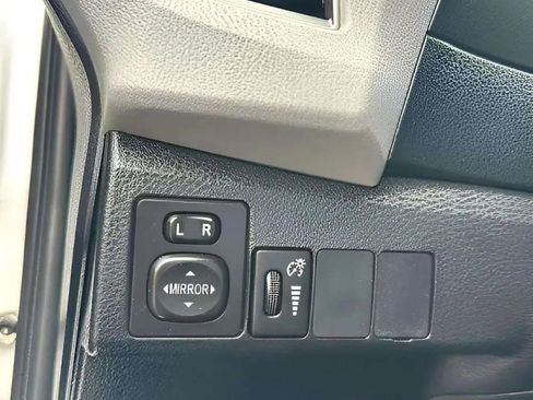 Used 2014 Toyota Corolla LE image 28