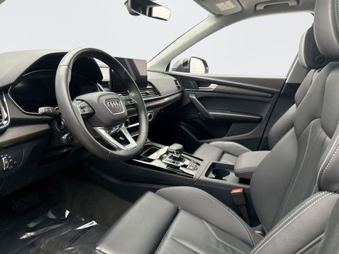 Used 2024 Audi Q5 e Premium w/ Convenience Package image 10
