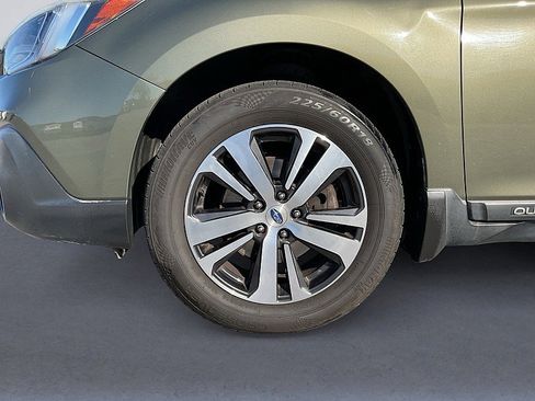 Used 2018 Subaru Outback 2.5i Limited image 9