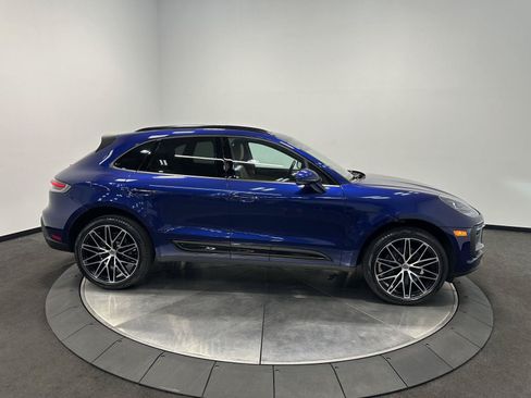 Certified 2026 Porsche Macan AWD/4WD image 8