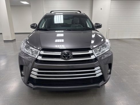 Used 2019 Toyota Highlander XLE image 2
