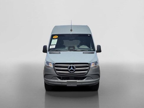 Used 2025 Mercedes-Benz Sprinter 2500 image 9