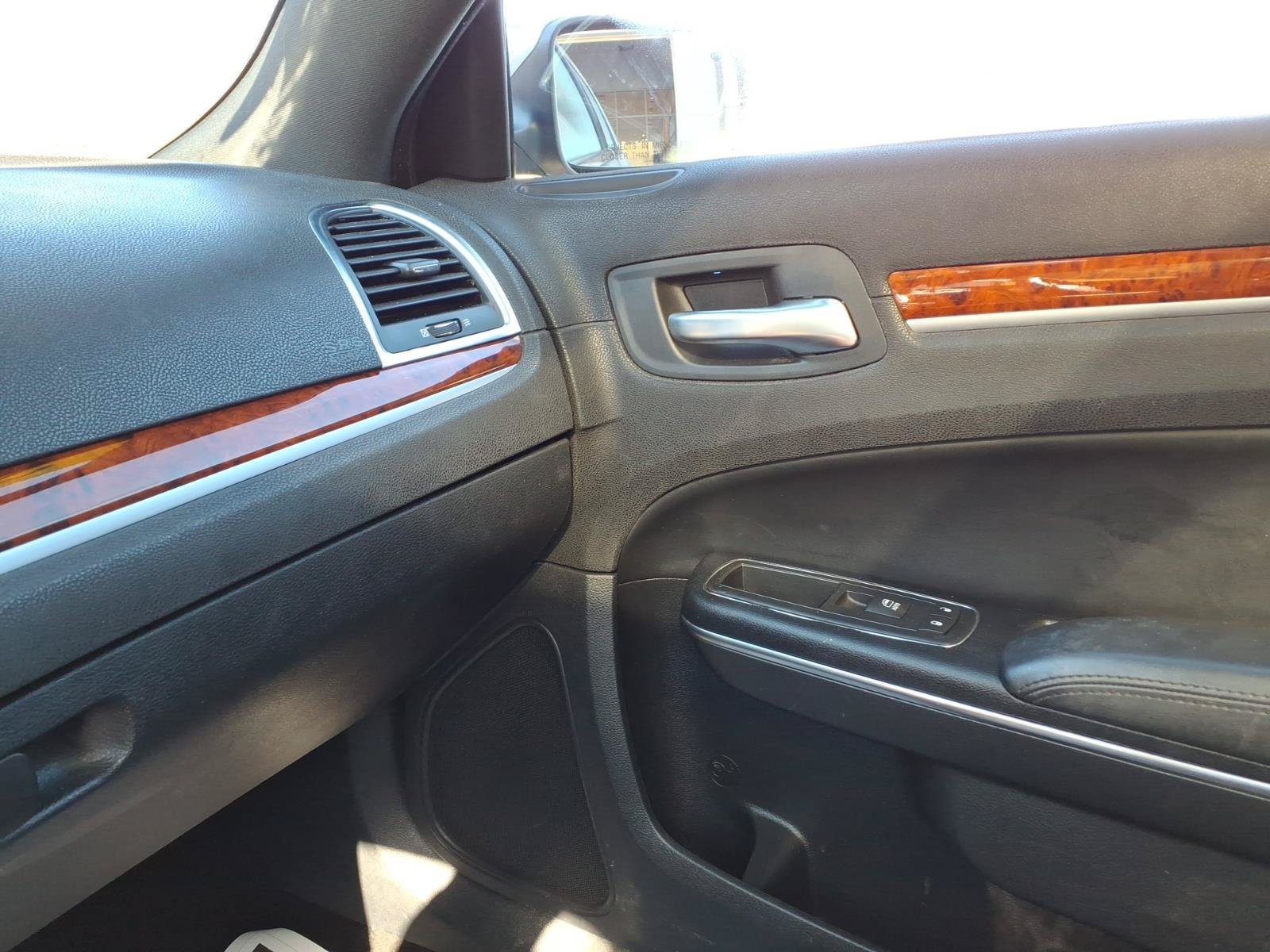 Used 2014 Chrysler 300 AWD w/ Driver Convenience Group image 24