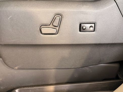 Used 2018 Dodge Grand Caravan SXT FWD image 11