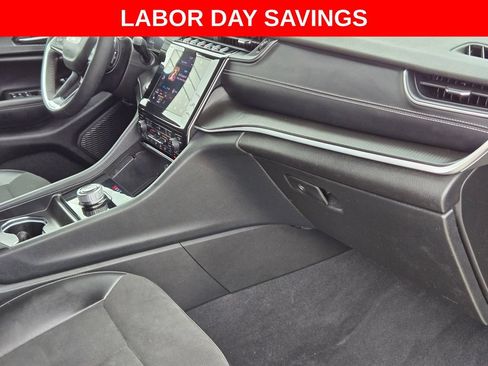 Used 2025 Jeep Grand Cherokee L Laredo RWD image 28