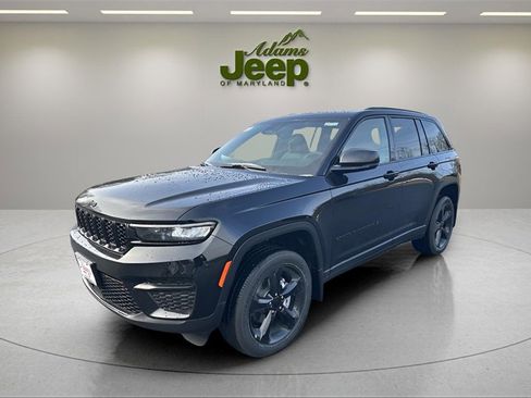 Used 2025 Jeep Grand Cherokee Altitude image 1