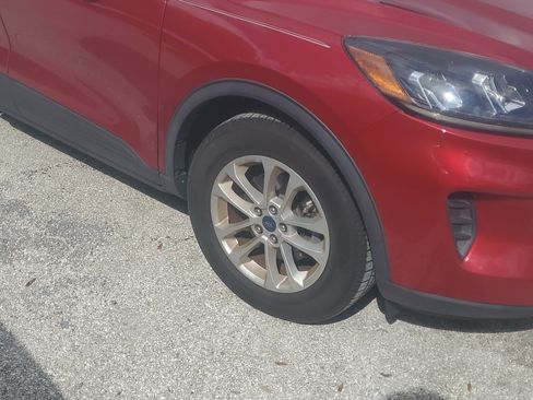 Used 2020 Ford Escape SE FWD image 2