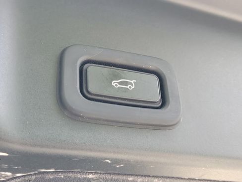 Used 2020 Land Rover Range Rover Evoque SE image 15