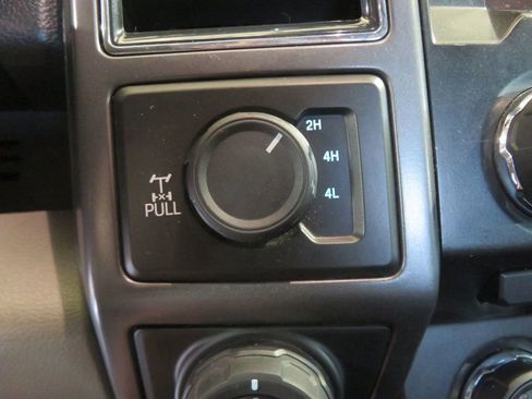 Used 2017 Ford F150 XLT w/ Equipment Group 302A Luxury AWD/4WD image 42