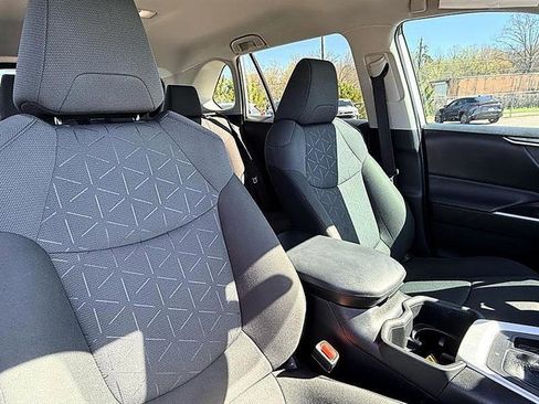 Used 2022 Toyota RAV4 XLE image 20