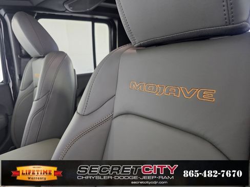 New 2025 Jeep Gladiator Mojave image 25