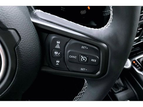 Used 2025 Jeep Gladiator Mojave w/ Safety Group AWD/4WD image 27