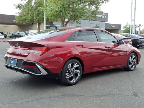 Certified 2025 Hyundai Elantra Limited FWD image 5